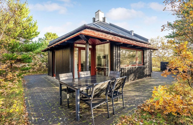Cozy home in Grenaa with WiFi