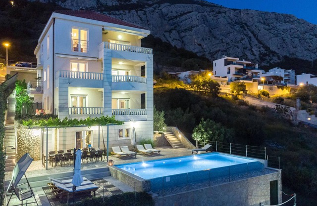 Cozy home in Makarska with sauna