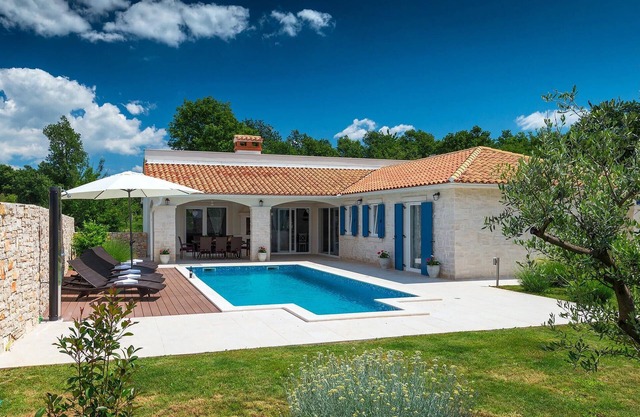 Cozy home in Nedescina