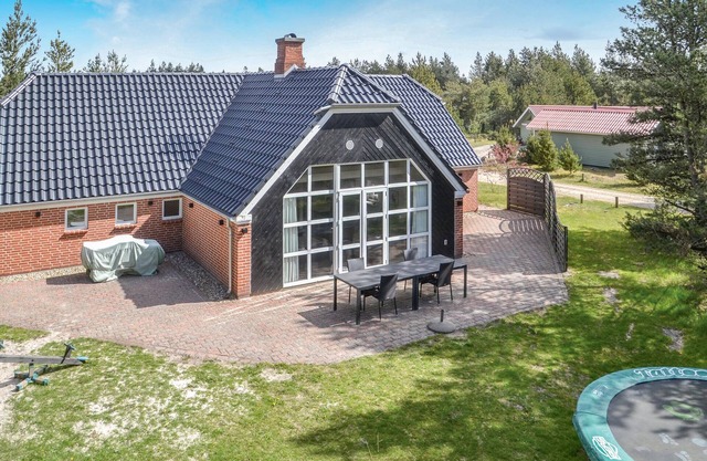 Cozy home in Nørre Nebel with kitchen