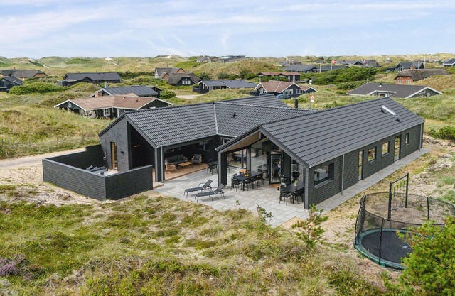 Cozy home in Ringkøbing with sauna