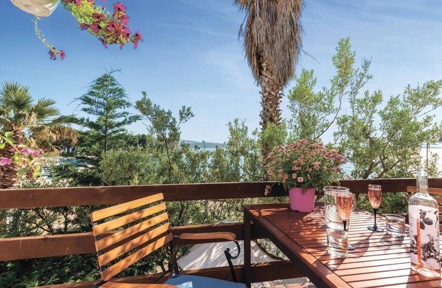 Cozy home in Sibenik with kitchen