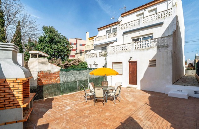 Cozy home in Vinaroz with WiFi