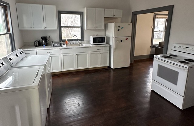 Cozy Home minuets away from the lakes and I 80 Pet Friendly