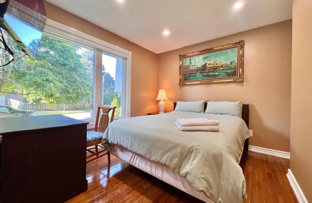 Cozy Home Near Transit & Hillcrest Mall with Free Parking
