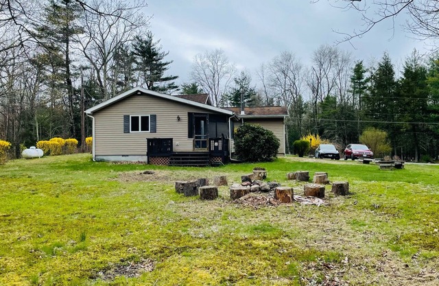Cozy home near Woodstock/Saugerties. Pets welcome!