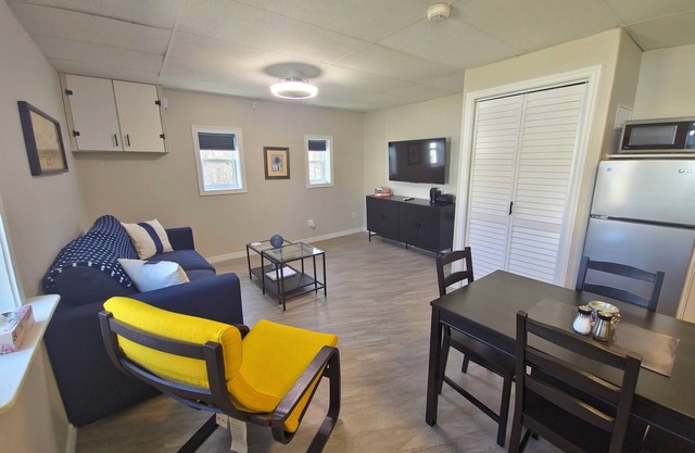 Cozy home on a quiet street minutes to downtown Kingston!