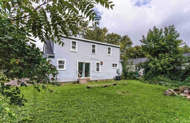 ~Cozy Home~ Steps to RIT by UofR/Airport/DWTN w/AC