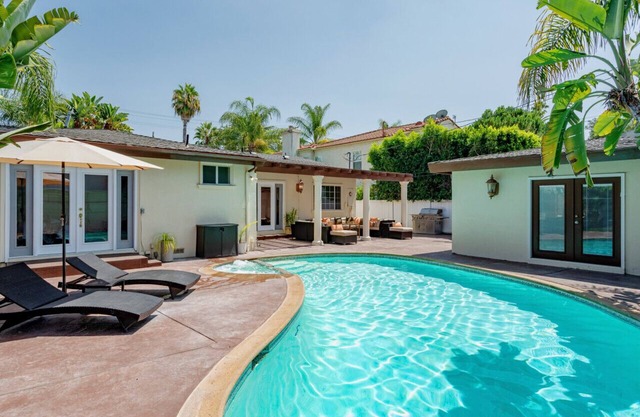 Cozy Home with Pool and Jacuzzi Minutes from Universal Studios