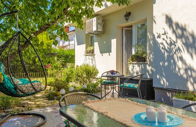 Cozy Home with private Garden, Dražice, Croatia