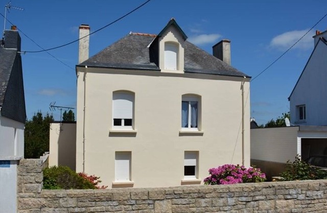 Cozy House in Riantec - 3 Rooms, Sleeps 4, Near Beaches & Shops, Enclosed Garden, Coastal Trails