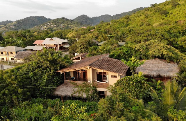 Cozy House in the heart of Ayampe
