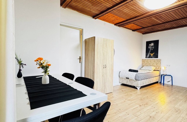 Cozy House Terrace &Garden Sleeps 34