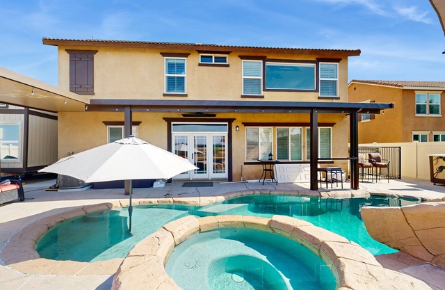 Cozy In-Law Home with pool and hot tub access, WiFi, and modern appliances