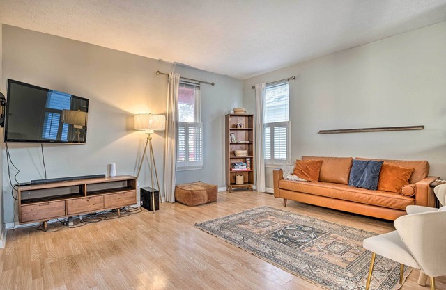 Cozy Indianapolis Home w/Private Hot Tub!