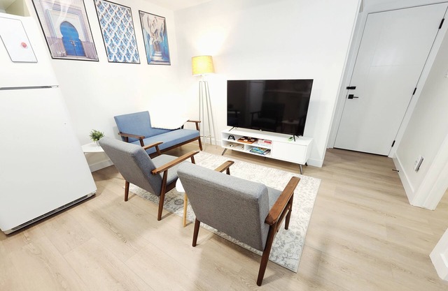 Cozy Indigo retreat-Two Bedroom -private Entrance-pet Friendlynnnnnnnnnnnnnnnnnn
