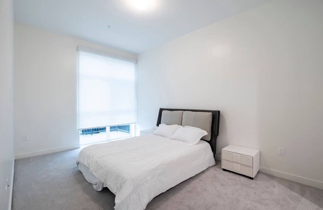 Cozy K-Town 1BR w/Balcony (ID262)