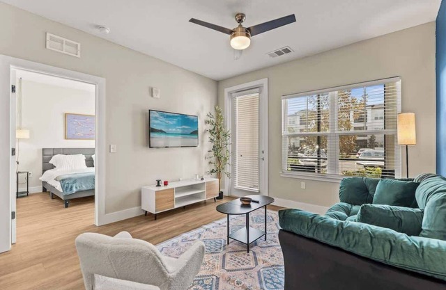 Cozy King Bed, Resort Amenities & Pet-Friendly