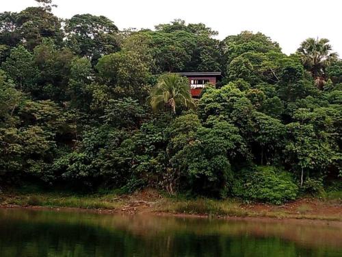 Cozy Lake House Accommodation for 10 to 15 guests