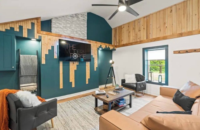 Cozy Lake Retreat