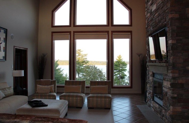 Cozy lakefront chalet retreat. Perfect for couples or families!