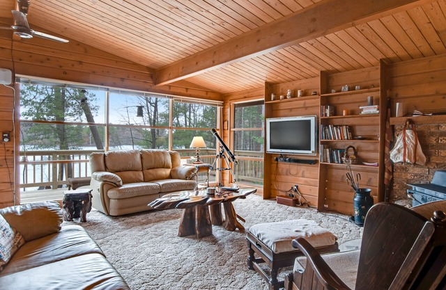 Cozy lakefront cabin in the heart of Wisconsin's Northwoods with canoe & kayak