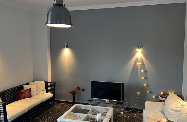 Cozy Large Apartment Near Ampelokipoi