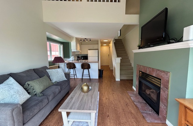 Cozy Loft on Golf Course - 313