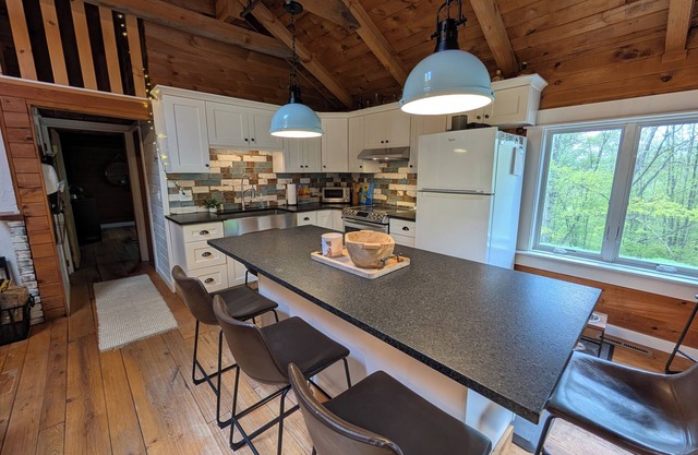 Cozy Log Home Retreat in the Catskills – Perfect for Families & Friends