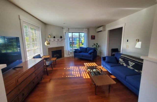 Cozy MCM home 25minutes to Mt Washington and 6minutes to the Cumberland Forest.