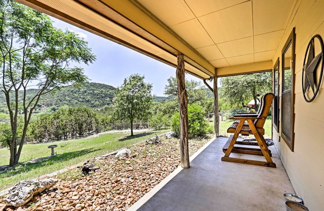 Cozy Medina Cottages w/Patio & Mountain Views!