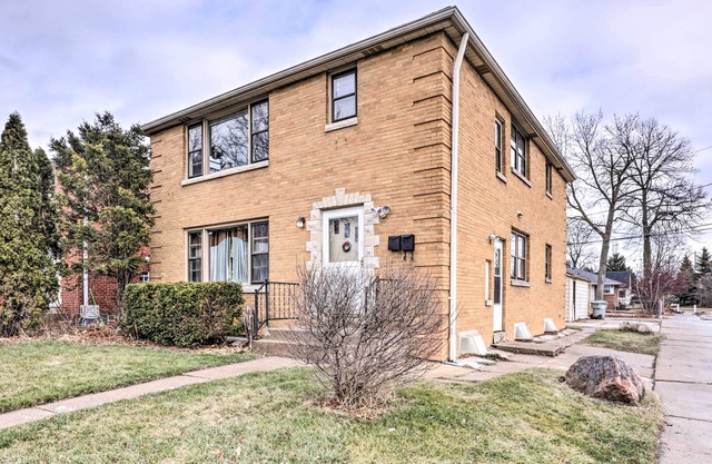 Cozy Milwaukee Home: 3 Mi to Whitefish Bay!