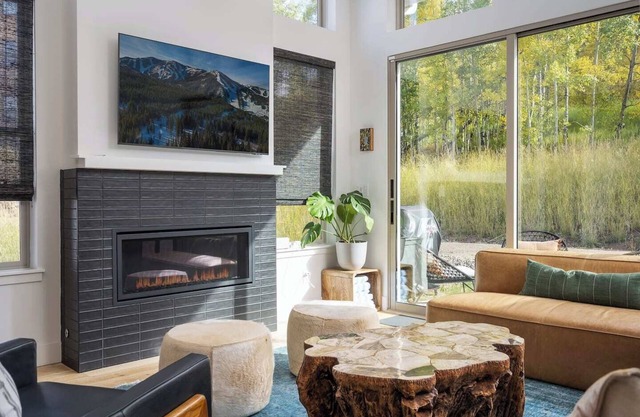 Cozy Modern Cabin w/Hot Tub - Minutes to Ski Area