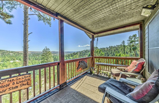 Cozy & Modern Ruidoso Cabin w/Stellar Views!