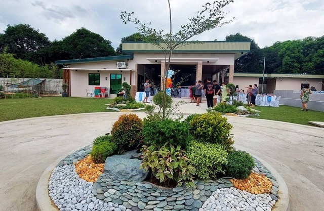 Cozy & modern Staycation Qasa Ioanna Private resort in Floridablanca 10-25pax