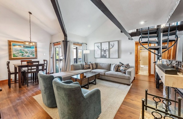 Cozy Mountain Condo Minutes from Keystone Resort with Pool & Hot Tub