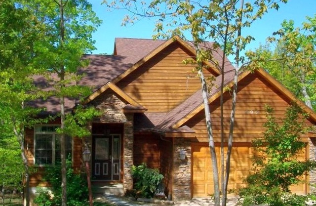 COZY MOUNTAIN TOP CABIN; SCREENED IN DECK & GRILL; WI-FI; GAMES; FOOSBALL TABLE!