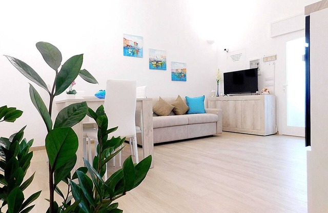 Cozy newly renovated apartment 30 meters from the sea