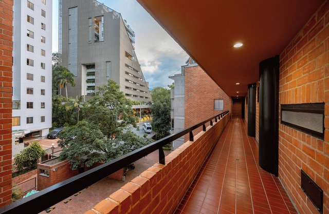 Cozy & newly remodeled 2BR apt steps from Provenza