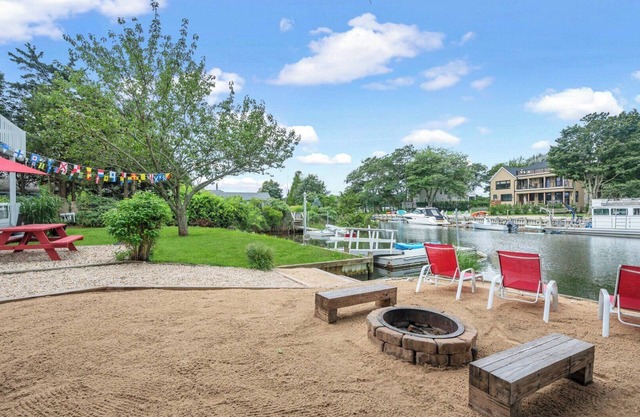 Cozy North Fork Home with Direct Water Access, Private Dock, Close to Wineries