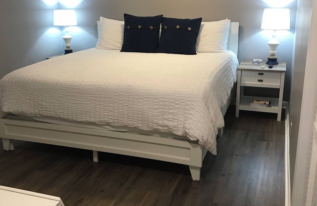 Cozy one-bedroom rental steps from the lake with full amenities