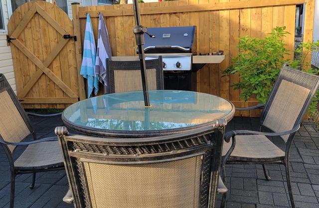 Cozy Port Dalhousie Cottage - walkable to everything (pet friendly)