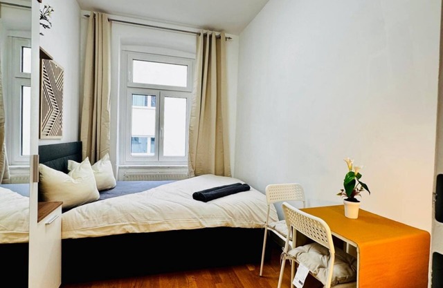 Cozy Private Room | Shared Apt Near Stadthalle