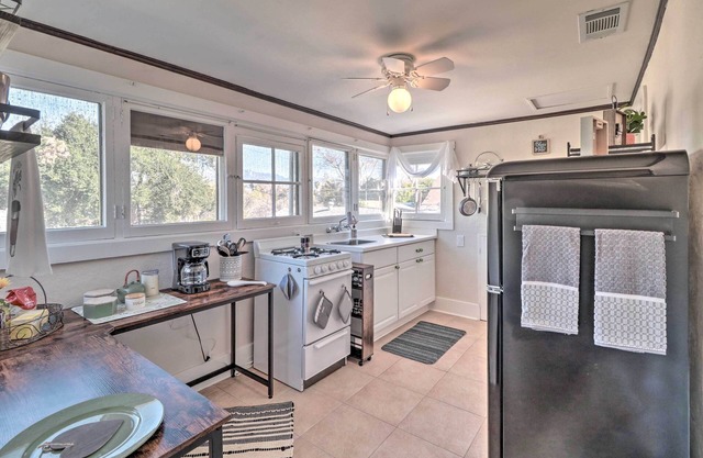 Cozy Redlands Duplex w/ Grill & Shared Yard!