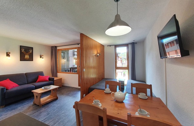 Cozy Renovated Studio Near Slopes, Shops - Sleeps 4, 2* Rating