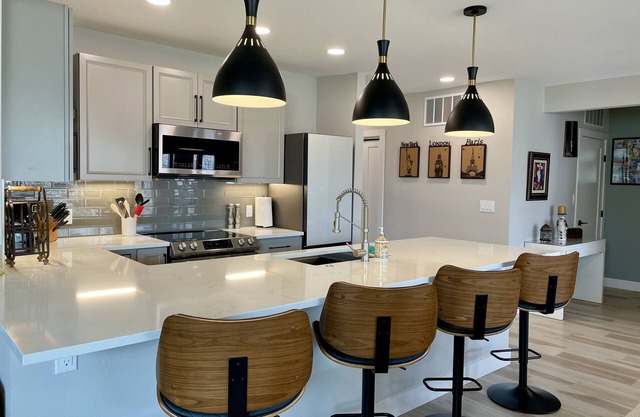 Cozy retreat close to Old Town Arvada and Ralston Creek. Pet friendly.