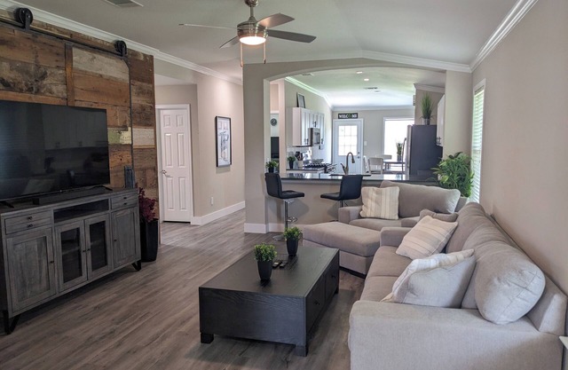 Cozy Retreat Outside of Austin, great for families!