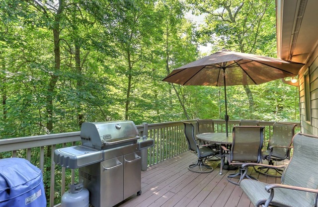 Cozy Retreat with Fireplace, Netflix & Easy Ramp Access - Deer View Retreat