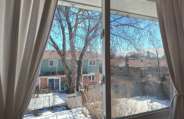 Cozy room with private bathroom near Sheridan College Trafalgar campus
