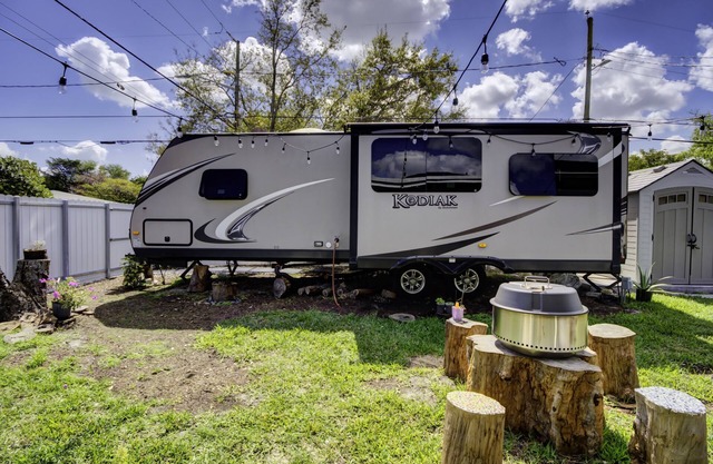 Cozy RV Camper 15 minute short drive to the beautiful Miami Beach and downtown